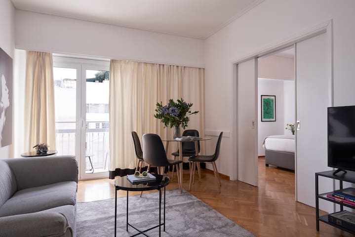 Parthenon 2BD Apartment