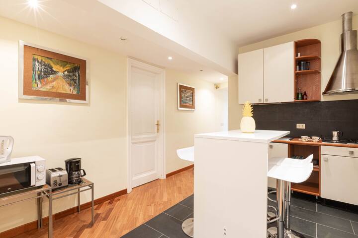 Spanish Steps Hills Apartment gallery image 5