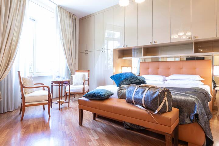 Spanish Steps Hills Apartment gallery image 3