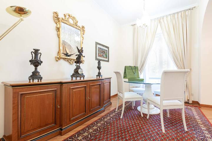 Spanish Steps Hills Apartment gallery image 2