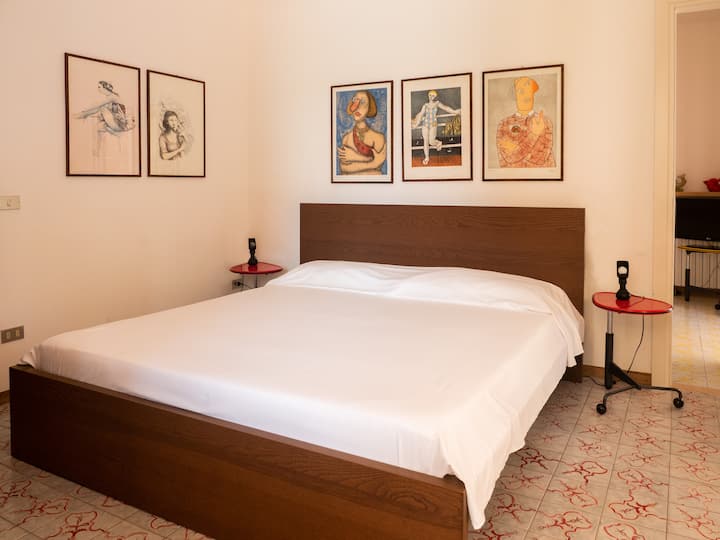 Rez-de-chaussée - Dépendance
chambre double avec salle de bain privée