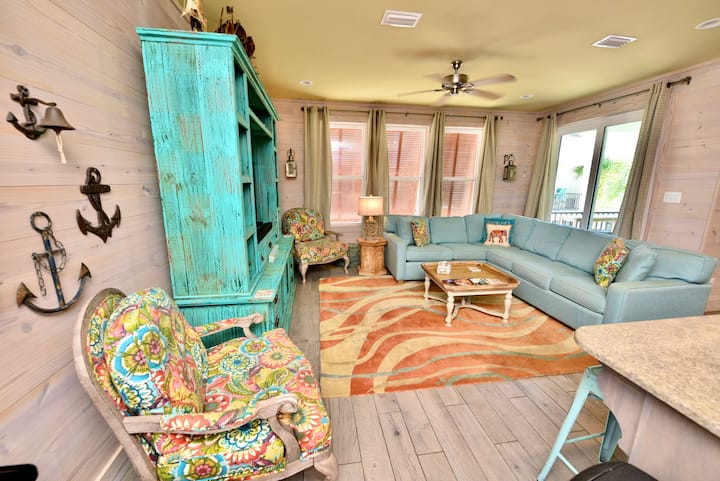 Spacious open floor plan with sectional sofa with queen sleeper