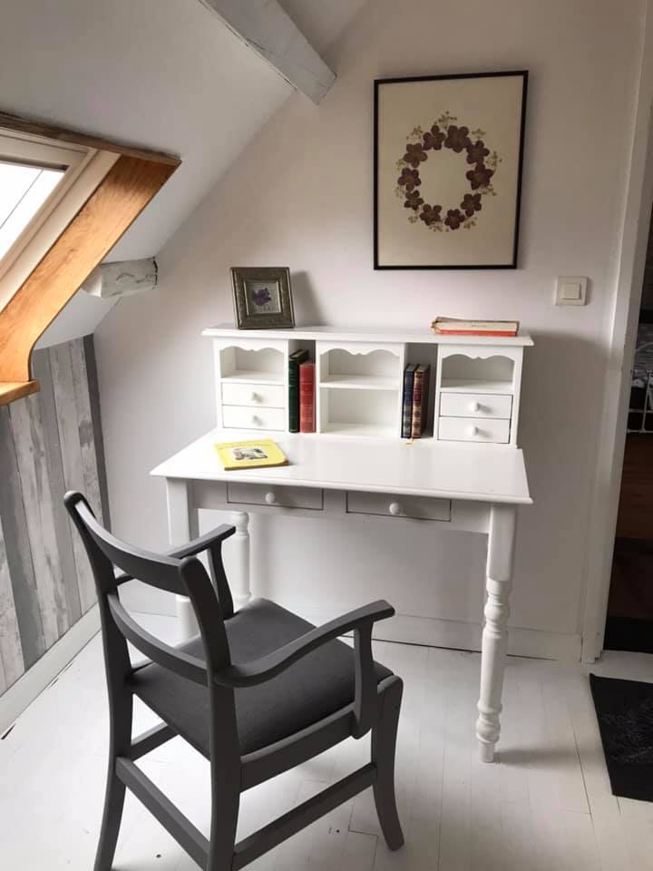 שולחן עם חדר שינה כפול