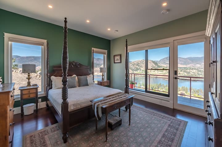 غرفة نوم خضراء بسرير كينج