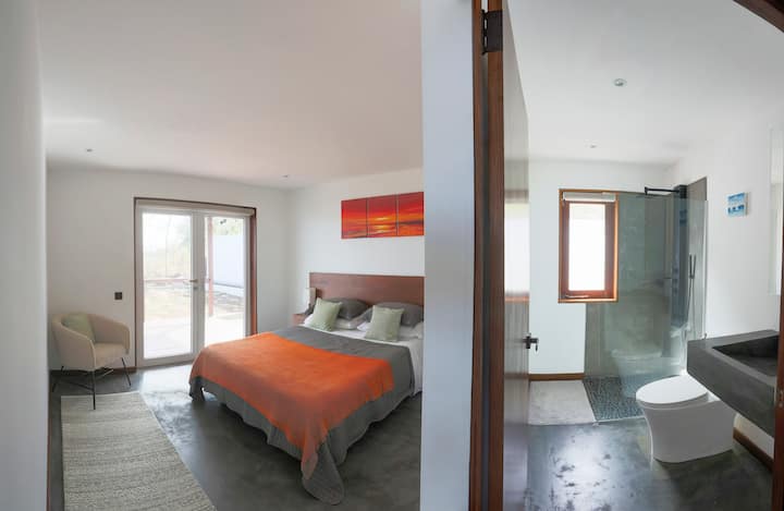 second bed (upstairs) w en suite bathroom
