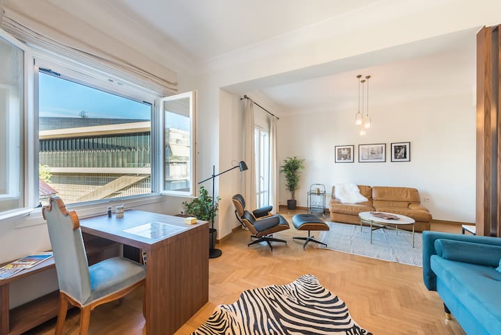 Luxury 2 bedroom apt with Acropolis Museum view