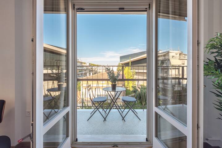 Luxury 2 bedroom apt with Acropolis Museum view gallery image 5