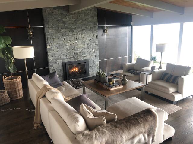 Beachhouse Steps To Your Own Sandy Beach gallery image 2