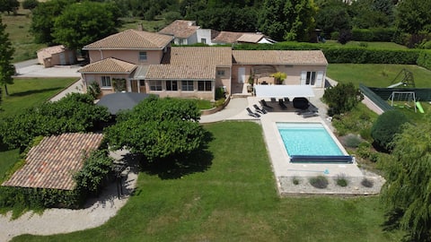 Lavandin private heated pool, 3500 m² enclosed