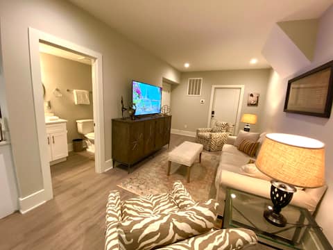 Top performing Airbnb: Elegant King Bed Apartment In Quiet Neighborhood in University Park