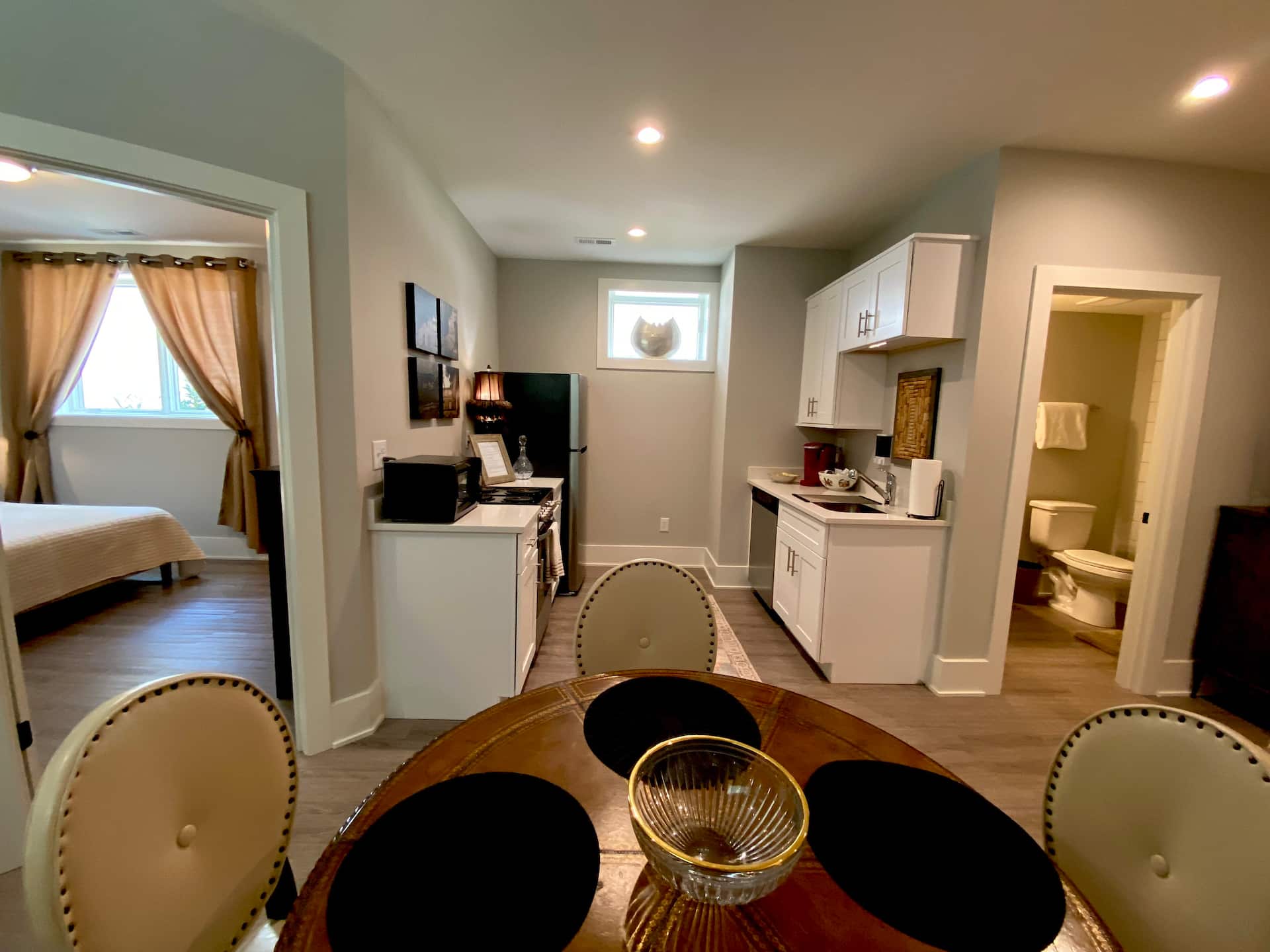 Elegant King Bed Apartment In Quiet Neighborhood — foto 4