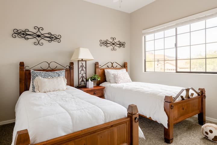 ห้องนอน #4 - เตียงเดี่ยว 2 หลัง