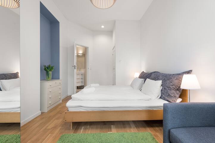 Spacious 110 sq.m. apartment near The Royal Palace gallery image 3