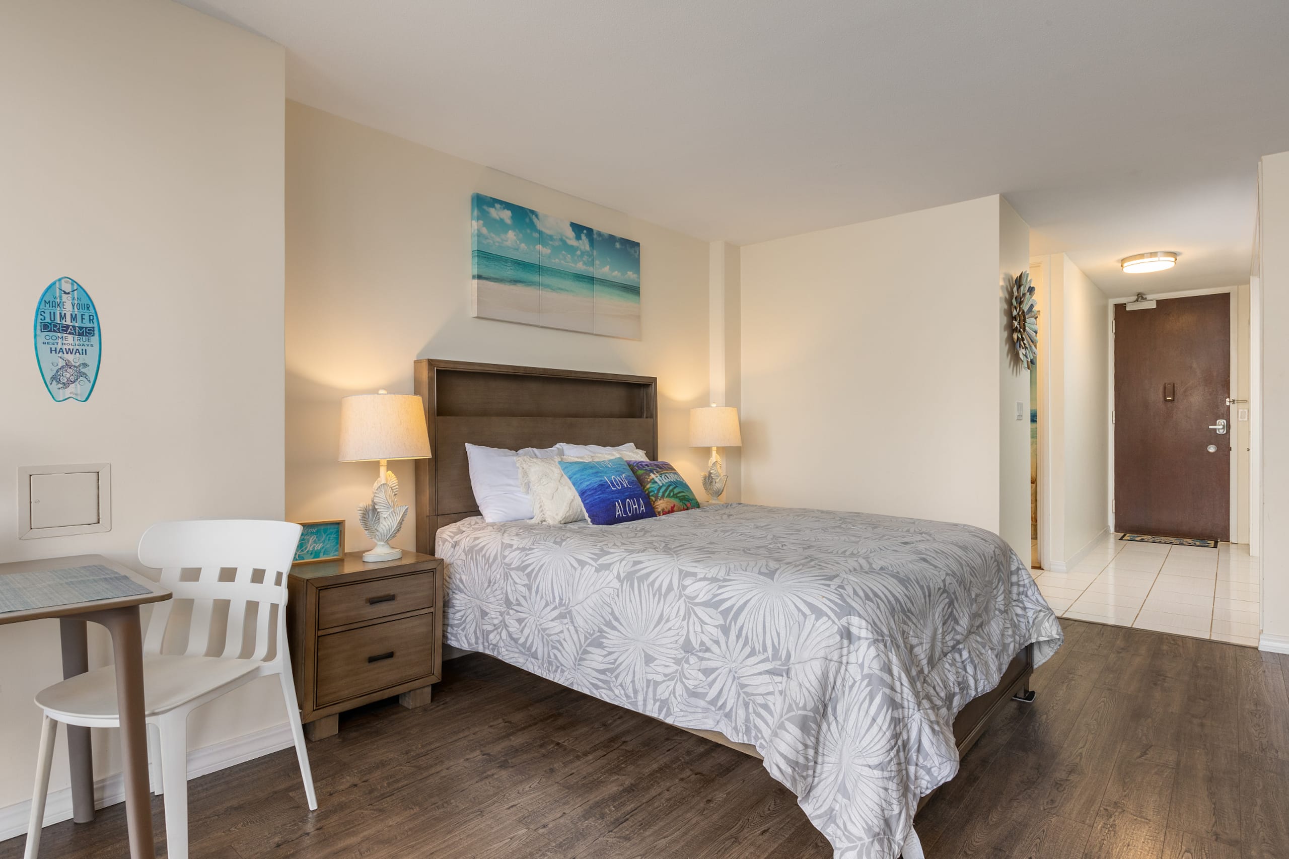 Condo in Honolulu · ★4.73 · Studio · 2 beds · 1 private bath - Image 15