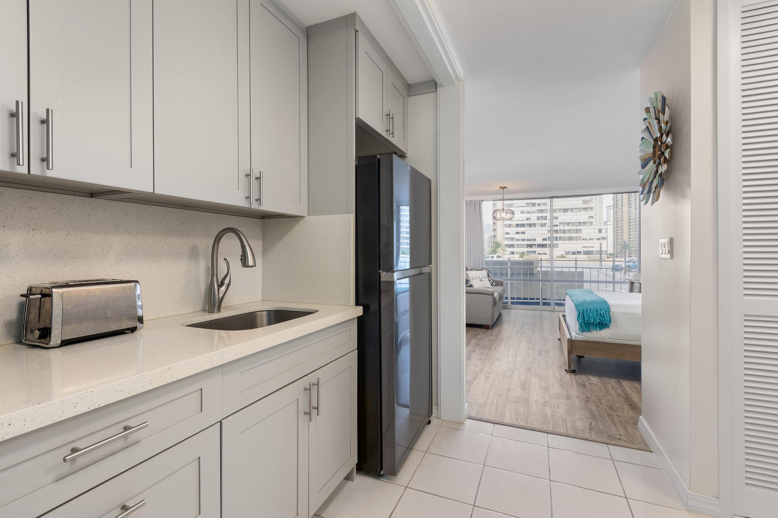 Condo in Honolulu · ★4.73 · Studio · 2 beds · 1 private bath - Image 2