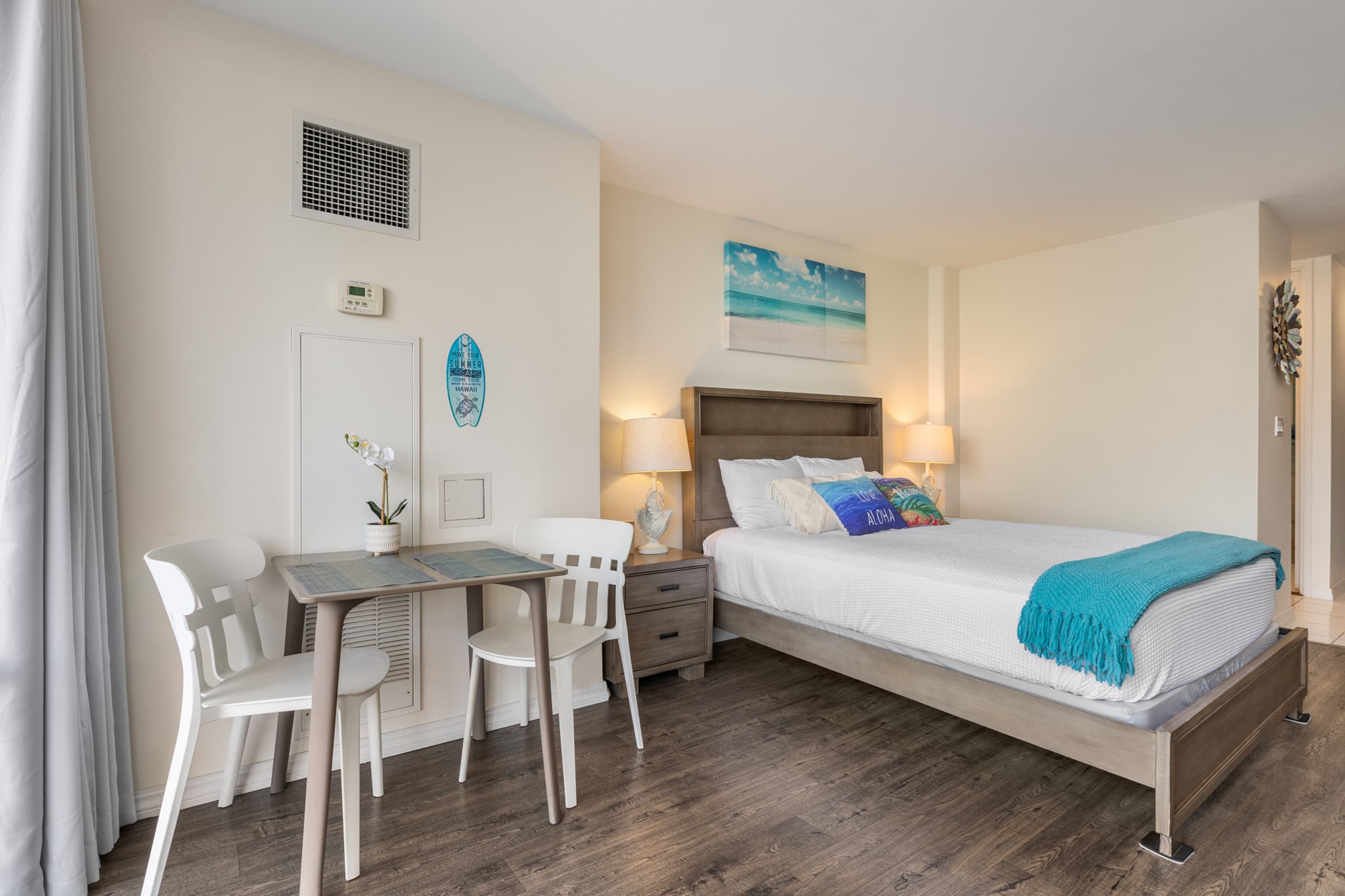 Condo in Honolulu · ★4.73 · Studio · 2 beds · 1 private bath - Image 14