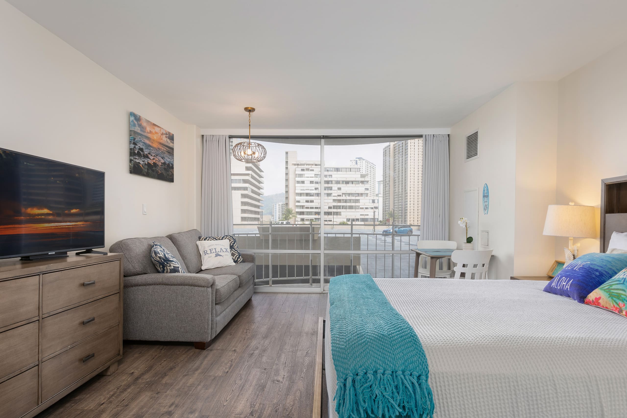 Condo in Honolulu · ★4.73 · Studio · 2 beds · 1 private bath - Image 12