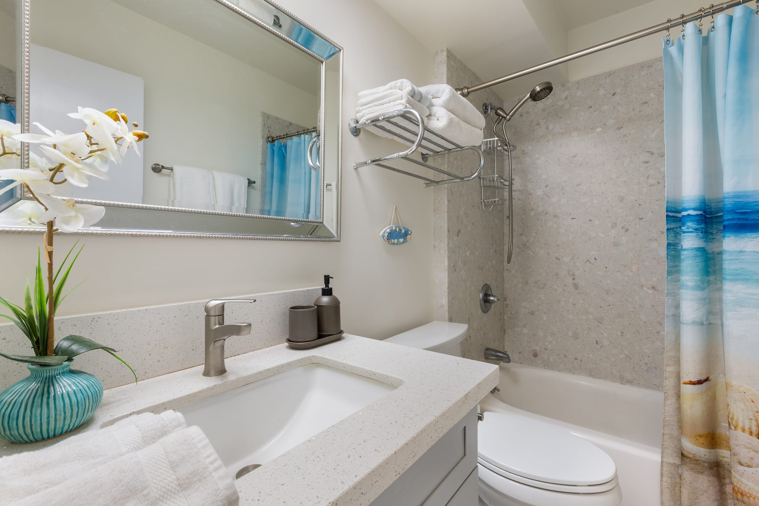 Condo in Honolulu · ★4.73 · Studio · 2 beds · 1 private bath - Image 10