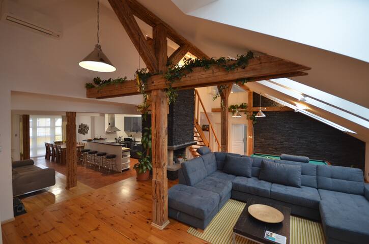 Grand Luxury Attic Josefov – Old Town Square gallery image 2