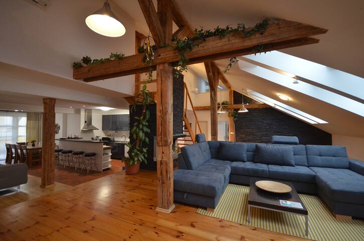 Grand Luxury Attic Josefov – Old Town Square gallery image 4