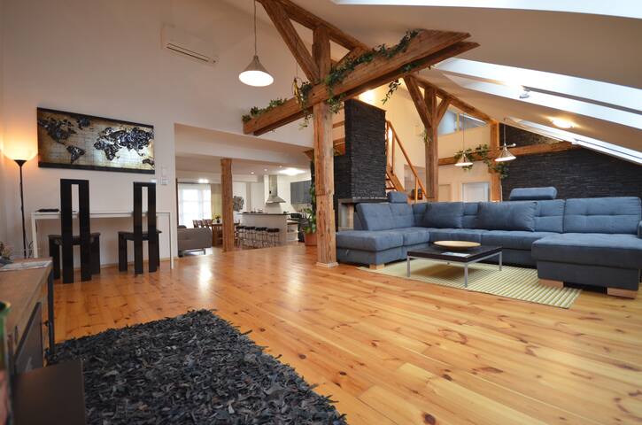 Grand Luxury Attic Josefov – Old Town Square gallery image 3