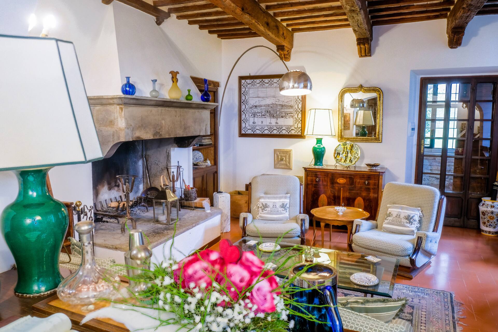 Historic residence in the center of Gubbio, with a view of the hills