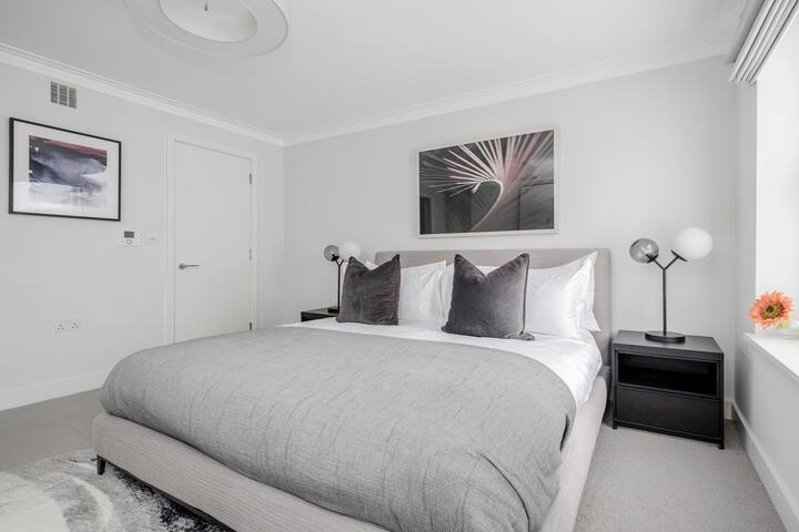 Stunning house by Hyde Park & Oxford st. gallery image 2