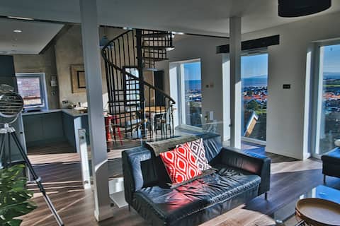 Amazing Sea Views & Hot tub