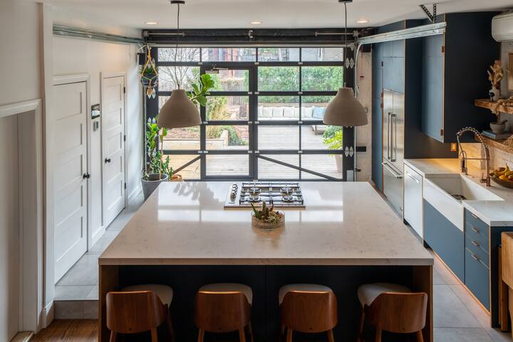 Bold and Beautiful Brooklyn Brownstone gallery image 2