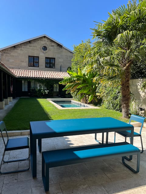 Family home in Chartrons, 250 m2 garden/pool