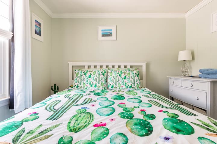 Spálňa na poschodí 2: Menšia manželská poste