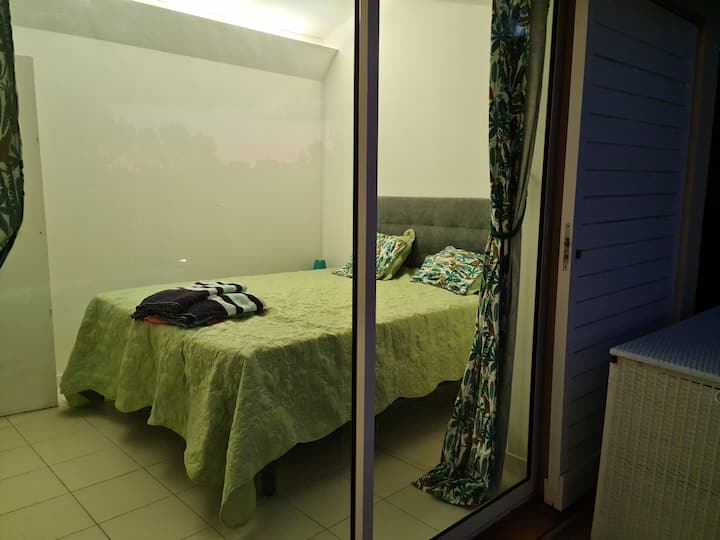 带独立卫生间的单间公寓