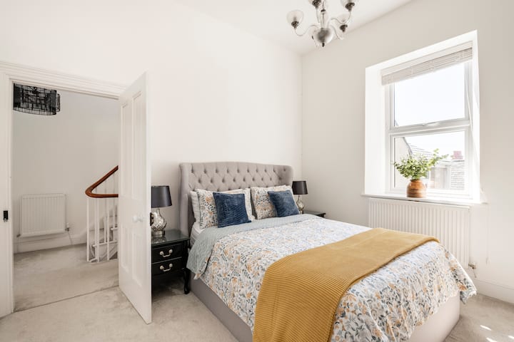 Bedroom 2 - King Bed