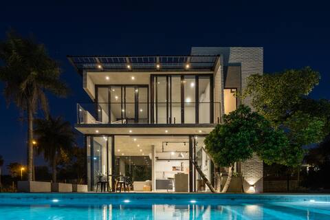 House in SB/Altos with lake view.