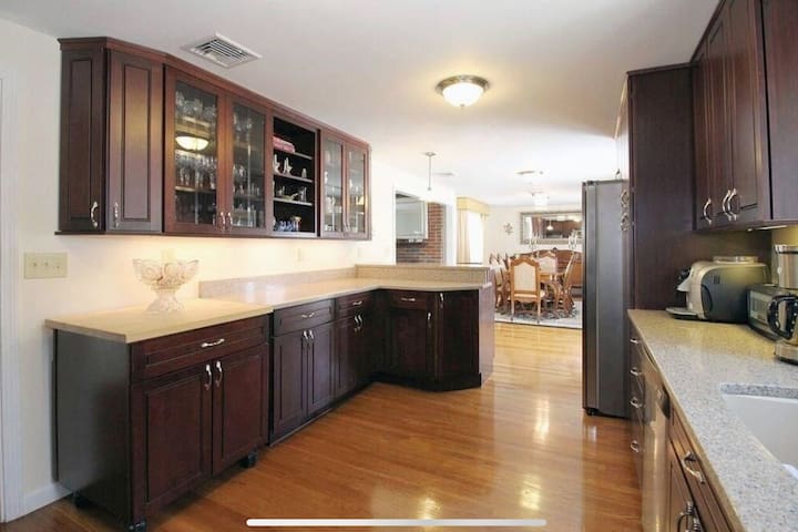 Entire House 6BR – Close to the beaches