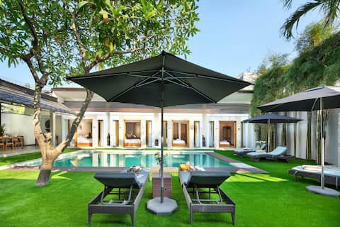 Modern Paradise! 9 BEDR Villa/Prime location/Beach