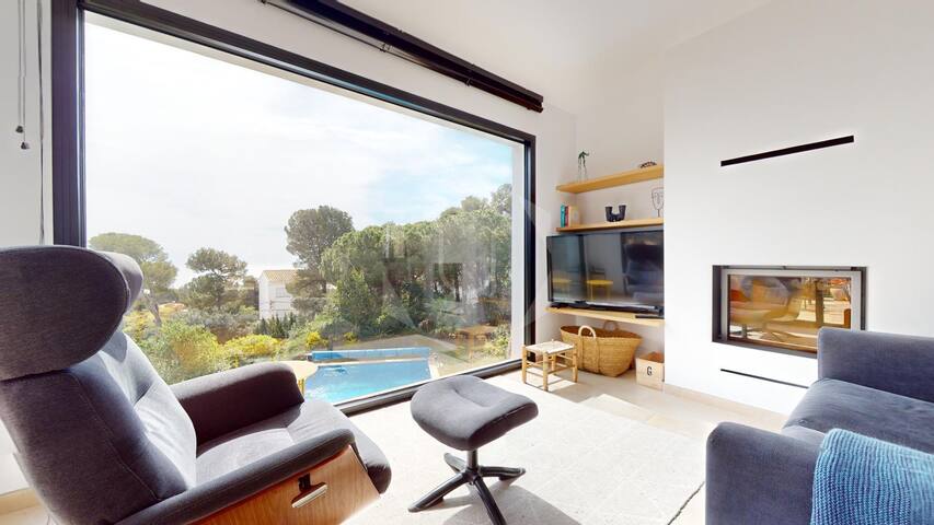 EL SOPLUIG – Green garden, heated pool, sea view gallery image 2