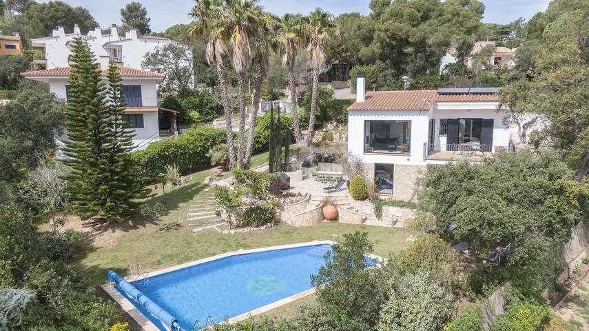 EL SOPLUIG – Green garden, heated pool, sea view gallery image 3