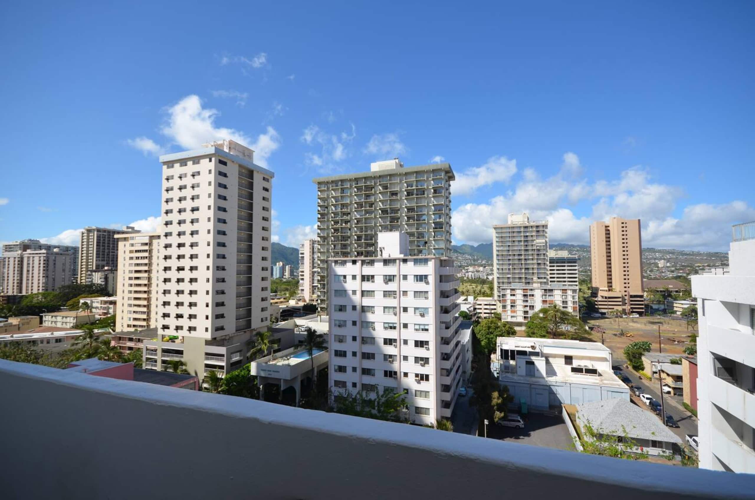 Condo in Honolulu · ★4.66 · Studio · 1 bed · 1 shared bath - Image 6