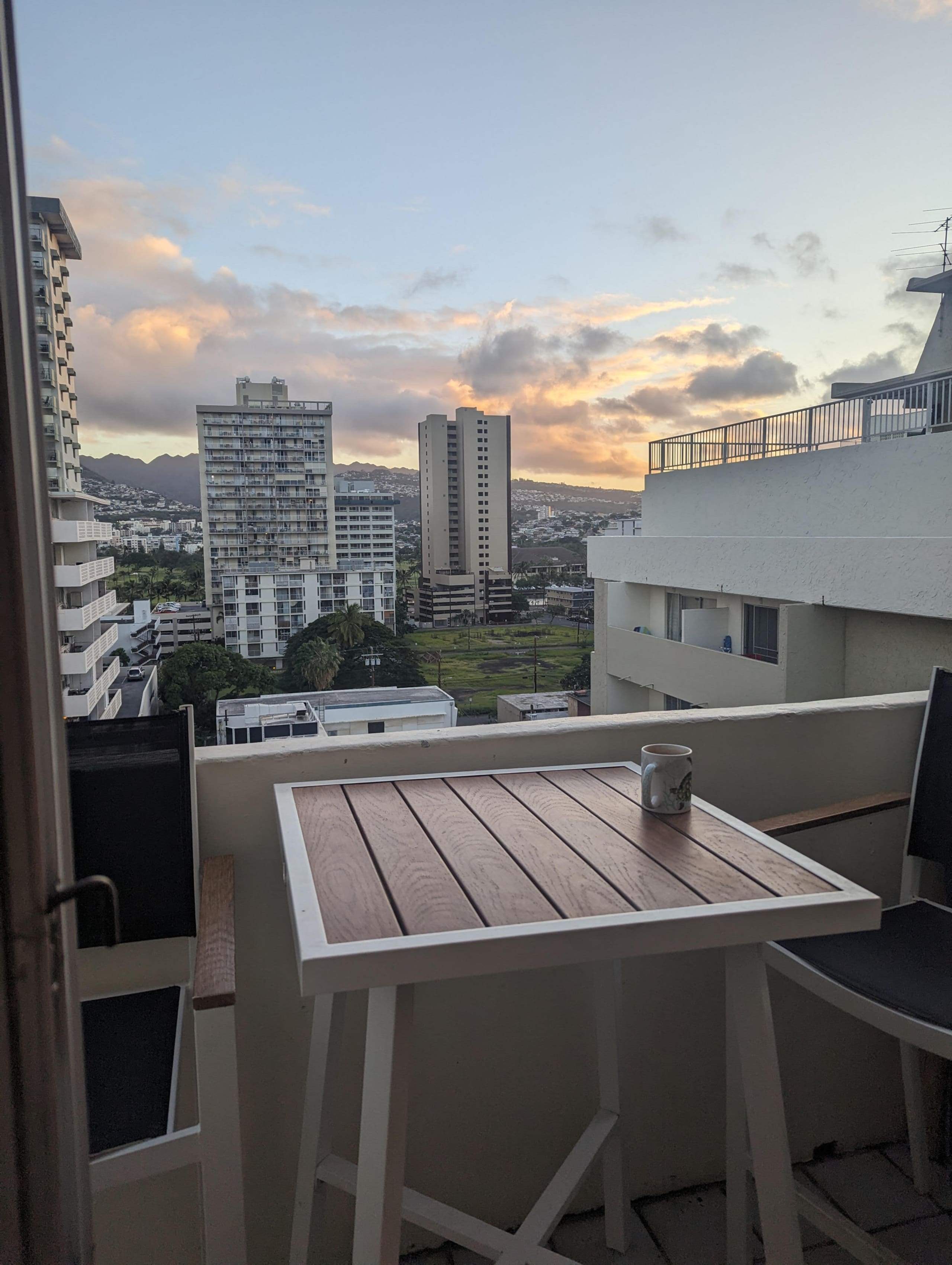 Condo in Honolulu · ★4.66 · Studio · 1 bed · 1 shared bath - Image 4