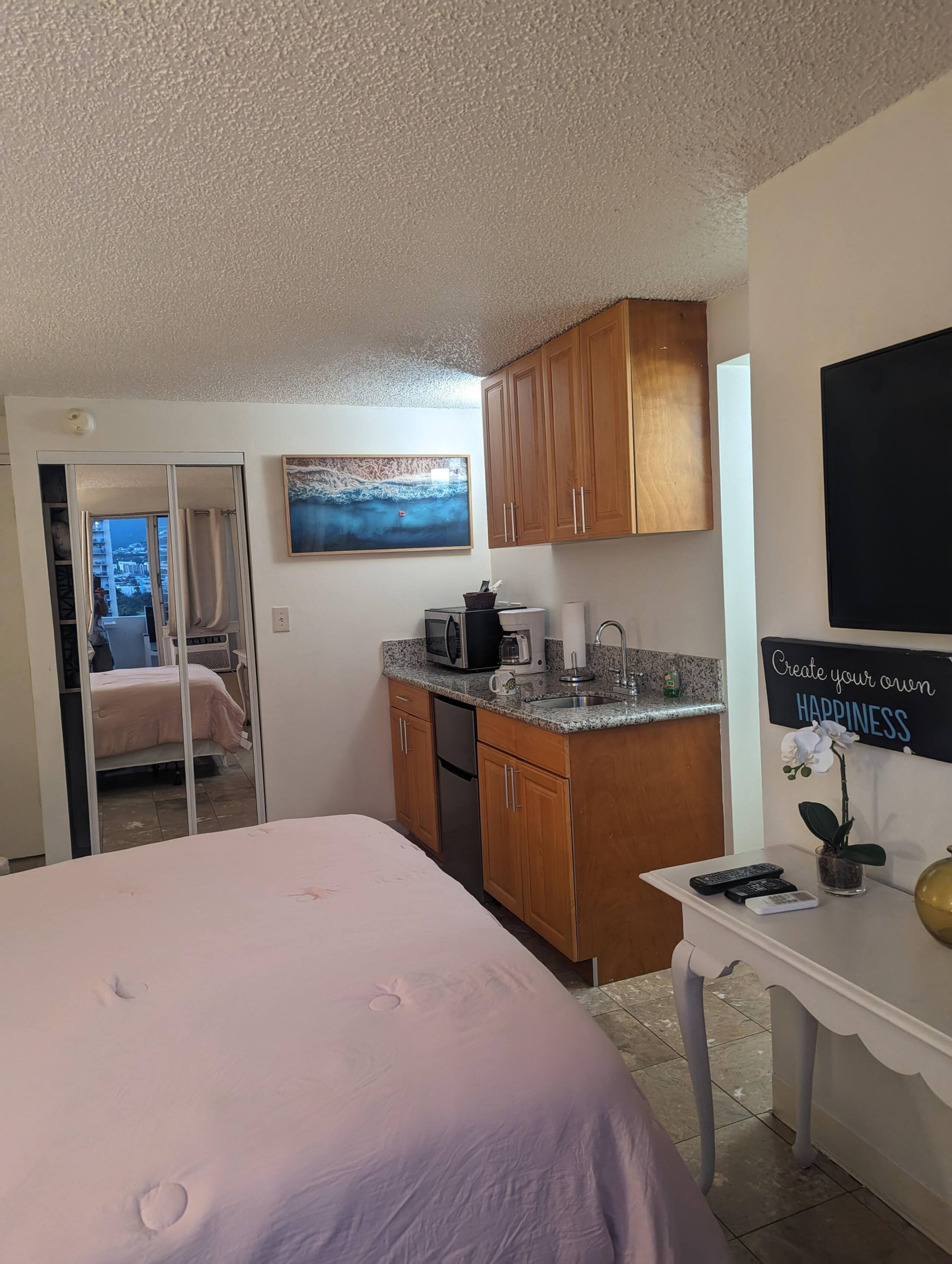 Condo in Honolulu · ★4.66 · Studio · 1 bed · 1 shared bath - Image 9