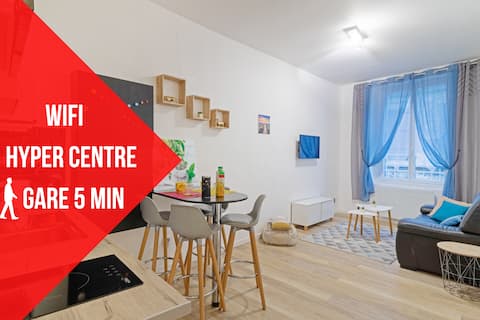 Charming 2-bedroom apartment with independent entrance – Heart of the city