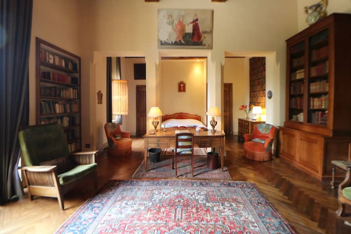 La chambre bibliothèque/chumba cha kulala cha maktaba 