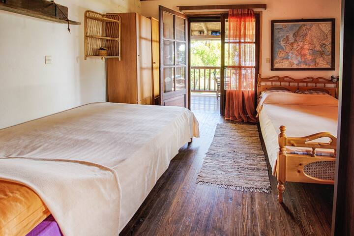 楼层卧室1张双人床和1张半双人床 