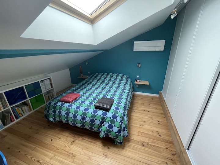 Chumba cha kulala cha 2 ghorofani kinafanana na tarehe 1.