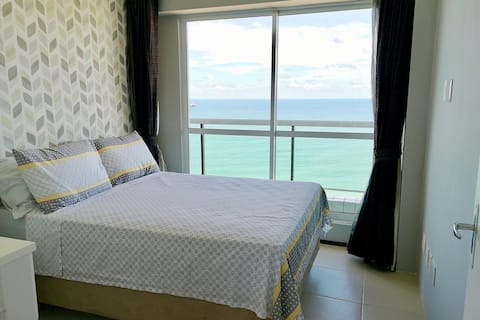 Modern Beachfront Apartment w. Magnificent Seaview