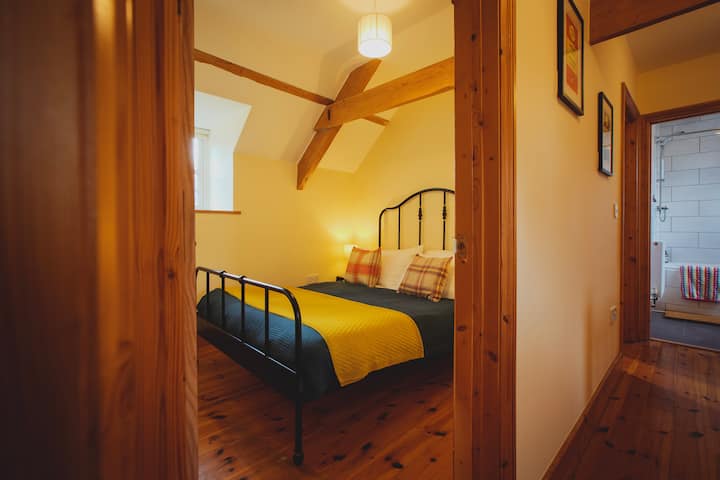 Chata 2 sekundové dvojlôžko ,  Cow Shed Chalupy umiestnené na vidieku na vidieku tri míle od pláže Aberporth