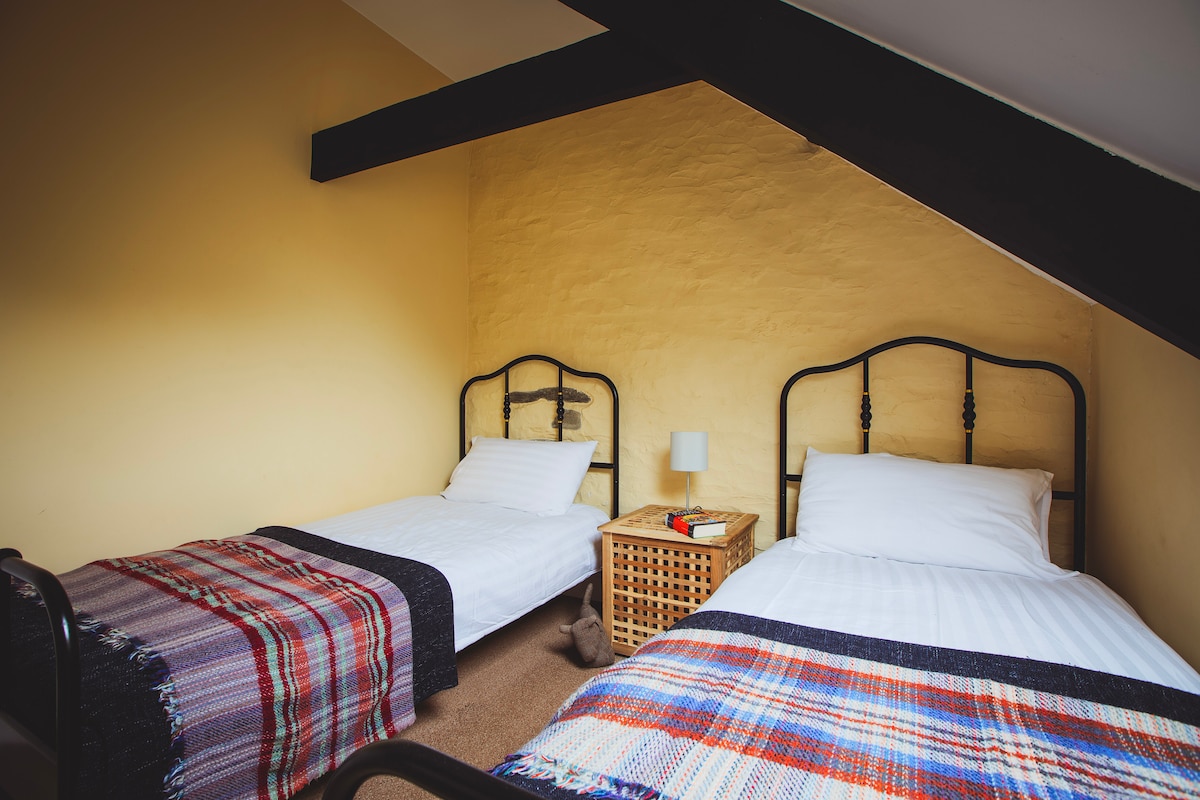 كوخ 1 غرفة مزدوجة ، أكواخ كوخ شيد تقع في موقع ريفي ريفي على بعد ثلاثة أميال من شاطئ أبربورت