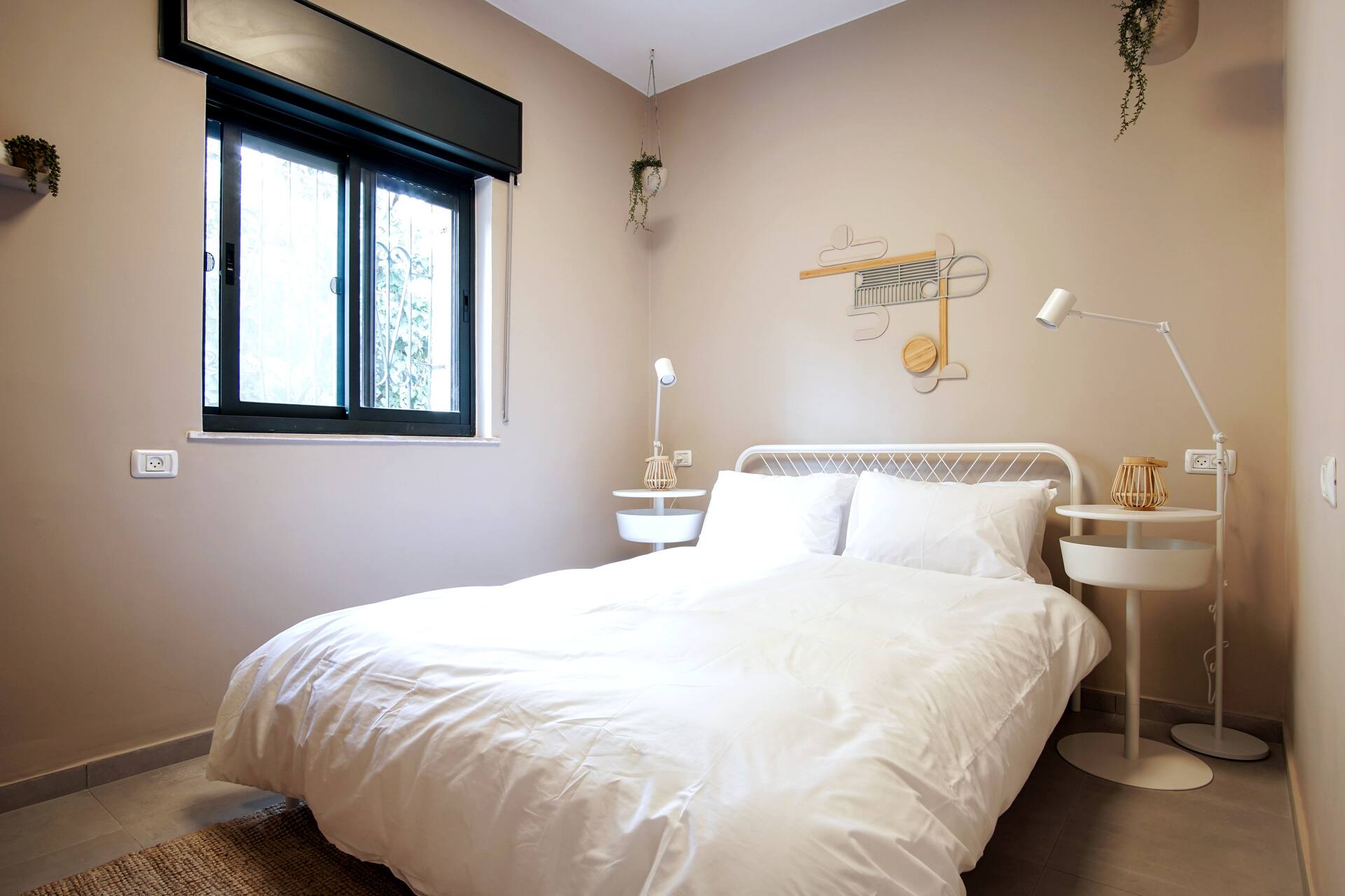✸Bright 1BR Apt. 4Min Walk To Market with Private Balcony & 43inch smart tv✸