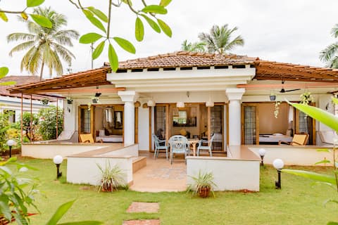 Nest: 2-bed poolside villa 5-minutes from beach